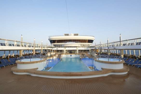 NCL Norwegian Star The Oasis Pool.jpeg